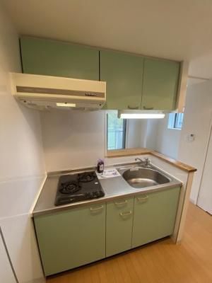 【キッチン】 | ベルヴィル新ゆり | 女性に人気のカウンターキッチンです☆場所を取るお鍋やお皿もたっぷり収納できてお料理がはかどります！