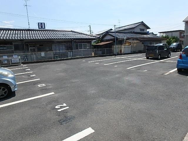 サンブリッジB棟の駐車場