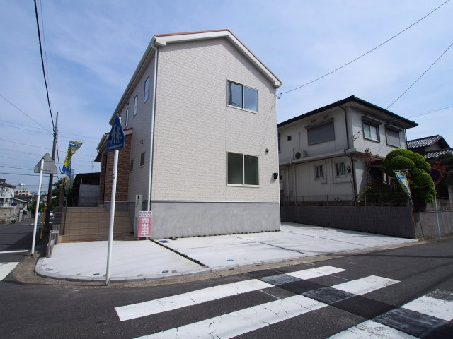 保土ヶ谷区新桜ケ丘1丁目　新築戸建の外観|相模鉄道本線「星川」駅よりバス利用可、バス停より徒歩約3分の立地です。