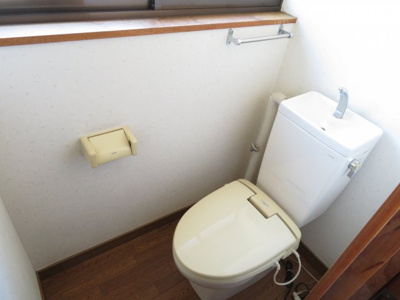 【トイレ】 | 堀ハイツ２ | 暖房便座、窓があり明るいです