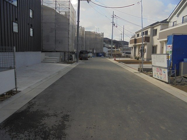 神戸市北区有野町有野Ｉ号棟　新築戸建の前面道路含む現地写真