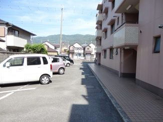 【駐車場】