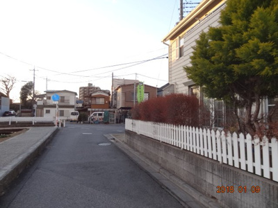 【前面道路含む現地写真】 | さいたま市南区太田窪　太陽光発電付中古輸入住宅