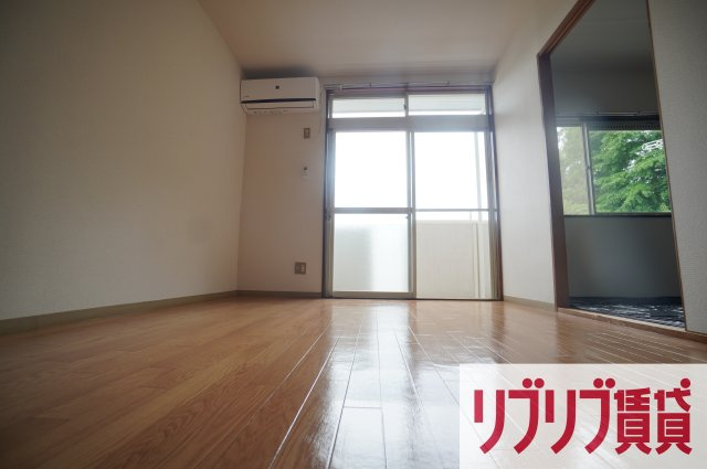 グリーンヒル小出Ｃの居間・リビング