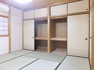ヴィラ高浜の収納|2階和室押入