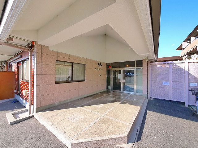 シャンクレール奈良のエントランス|毎日通るエントランスはこのようになっています