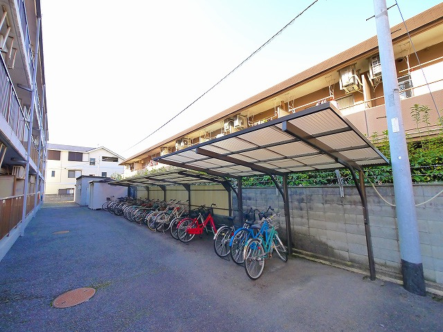 シャンクレール奈良のその他共用部分|屋根付きの駐輪場です