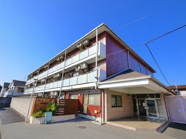 シャンクレール奈良の外観|マンションタイプのキレイな外観です