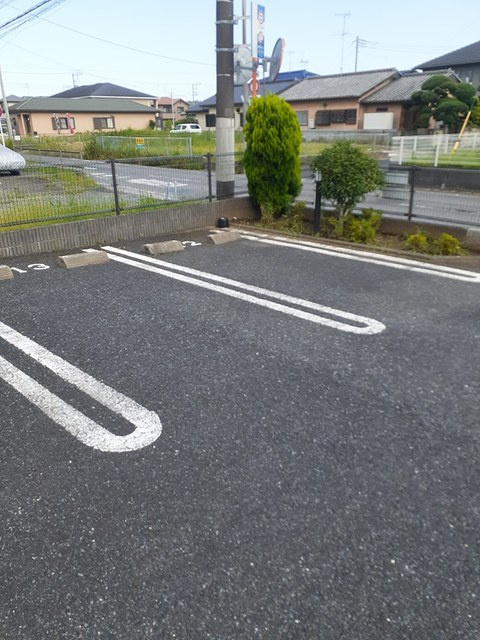 ファースト　デューⅡの駐車場