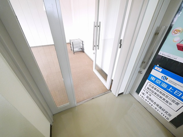 富喜和第二ビルの玄関