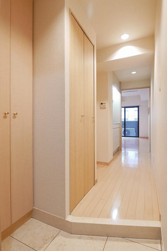 ９ｅｔａｇｅの内装|玄関から見た様子