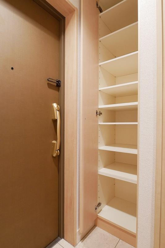 ９ｅｔａｇｅの玄関|たくさん入るシューズボックス付き
