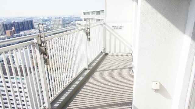【バルコニー】 | パークハウスプレシア | 開放的で明るい空間を演出してくれるバルコニーです