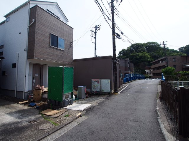 保土ヶ谷区上星川3丁目　新築戸建の前面道路含む現地写真