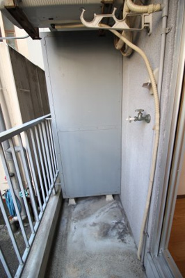 【設備】 | プレアール小阪Ⅱ | ベランダ内洗濯機置場
