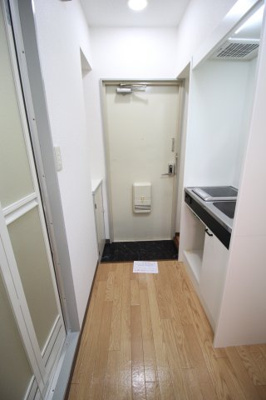 【玄関】 | プレアール小阪Ⅱ | 玄関横にシューズボックスがあります。