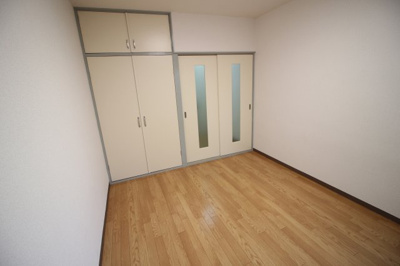 【寝室】 | プレアール小阪Ⅱ | 洋室約5帖の寝室です