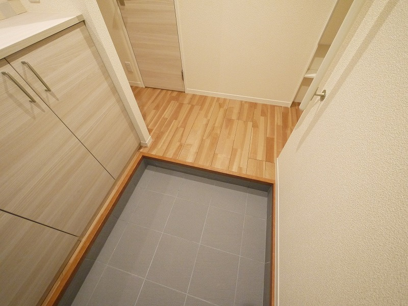 レーヴソレイユの玄関|明るい玄関です