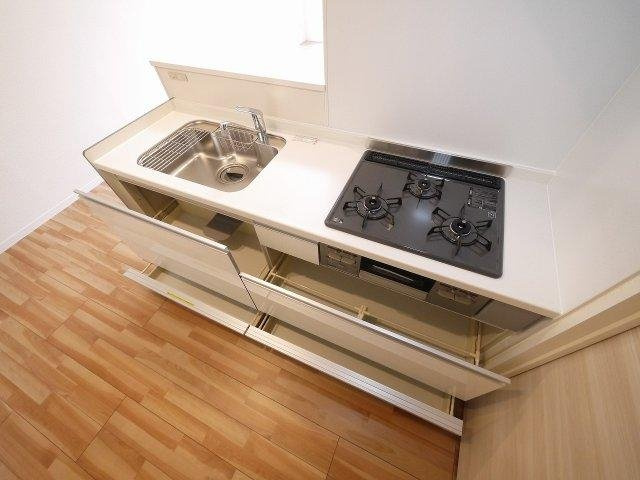 レーヴソレイユのキッチン|コンパクトなキッチンで掃除もラクラク