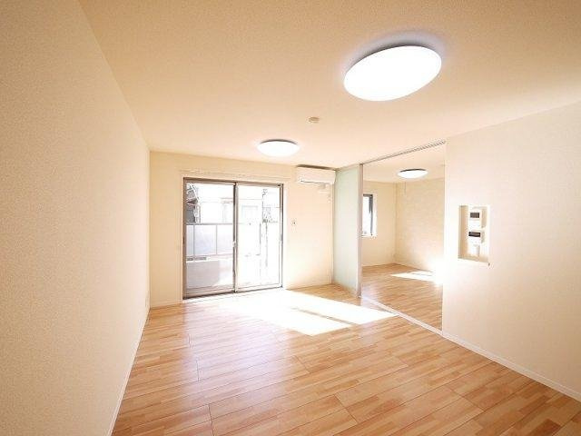 レーヴソレイユの居間・リビング|こちらのリビングで趣味の時間をお楽しみください