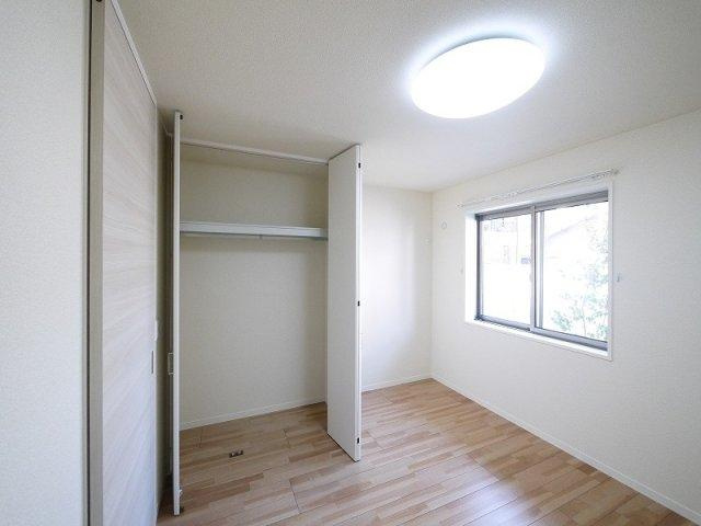 レーヴソレイユの寝室|落ち着いた色調の寝室です