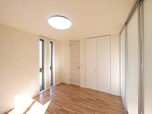 レーヴソレイユの洋室|ゆったりした洋室です