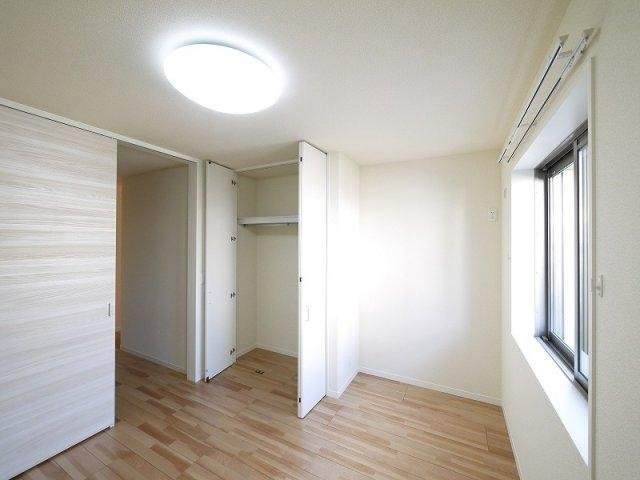レーヴソレイユの寝室|開放的な寝室です