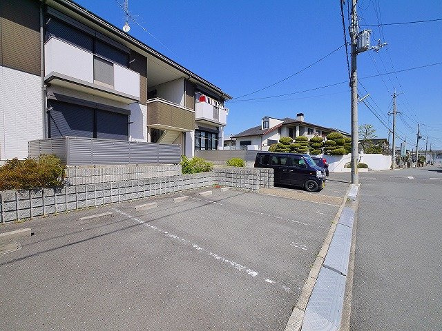 サンクレストBの駐車場