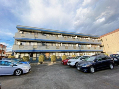 【外観】 | カサグランデMOTOKI | 南武線「久地」駅まで徒歩3分の好立地！駅近なので通勤・通学にも便利♪3階建てのマンションです♪