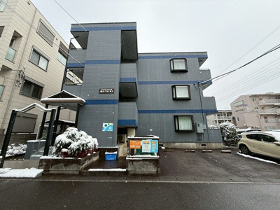 【駐車場】 | カサグランデMOTOKI | いつでも目の届く敷地内に駐車場があります♪お車をお持ちのファミリーさんにおすすめです！