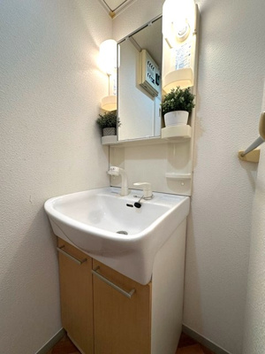 【トイレ】 | カサグランデMOTOKI | トイレは温水洗浄便座付き♪人気のバストイレ別です♪トイレが独立していると使いやすいですよね☆