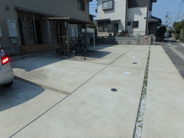 サンライズⅡの駐車場