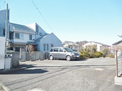 【駐車場】 | アクシス西菅 | いつでも目の届く敷地内に駐車場があります！荷物がかさばりがちなお買物にも、車があると便利ですよね☆