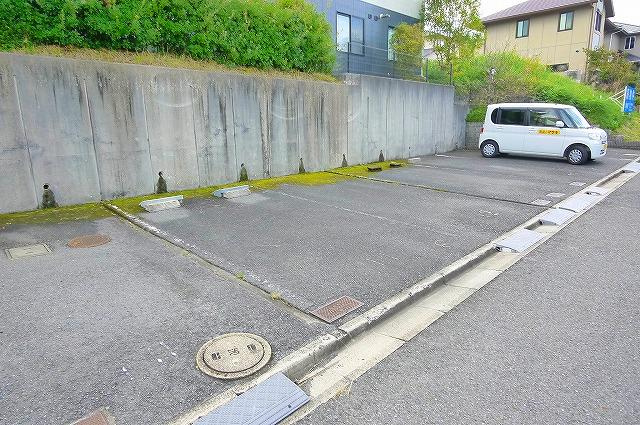 エルモンテ桜ヶ丘Aの駐車場