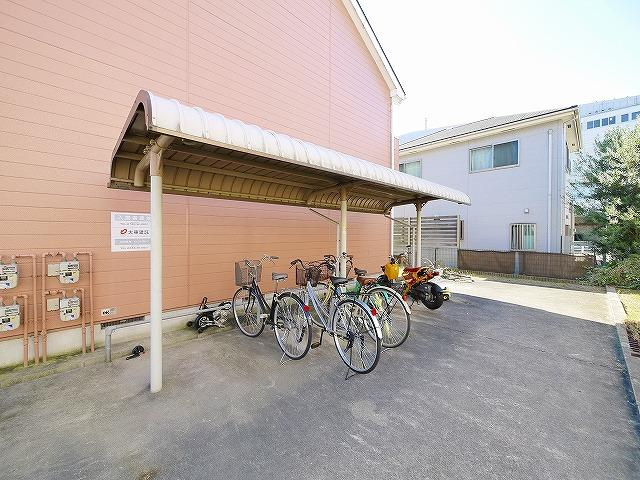 ソレイユ・二階堂 Cのその他共用部分|屋根付き駐輪場です
