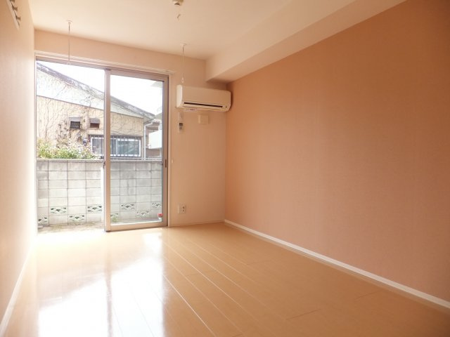 レセンテ・本八幡の洋室