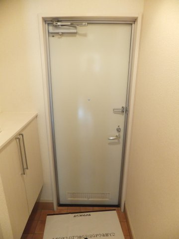 レセンテ・本八幡の玄関