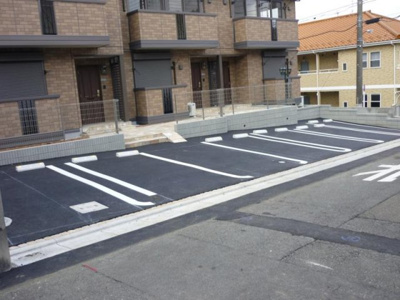 【駐車場】 | コート大西B | いつでも目の届く敷地内に駐車場を完備しています♪荷物がかさばりがちなお買物にも、車があると便利ですよね☆