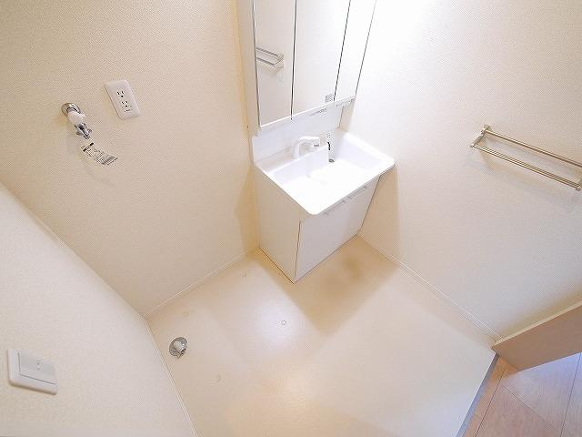 クオレールの洗面所|スペース十分な洗面所です