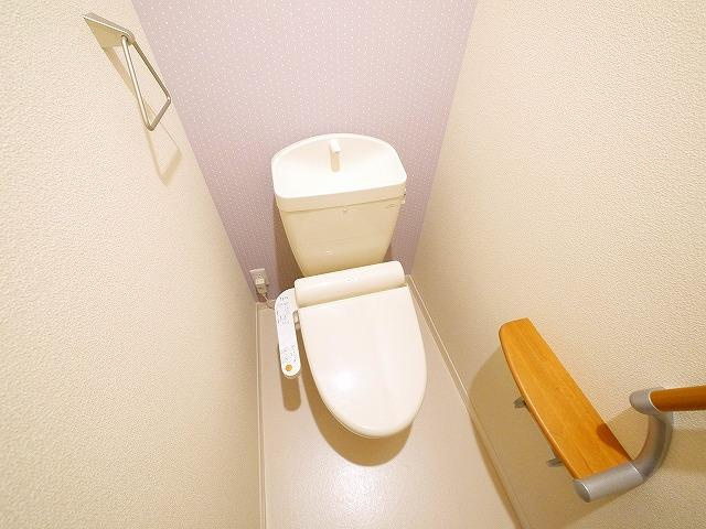 クオレールのトイレ|落ち着いた色調のトイレです