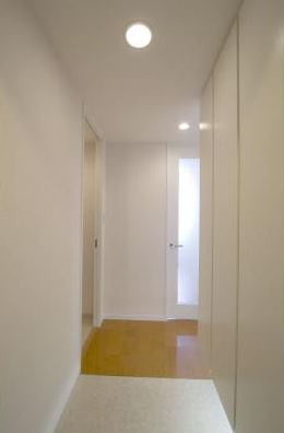 パークキューブ市ヶ谷の玄関|明るい玄関