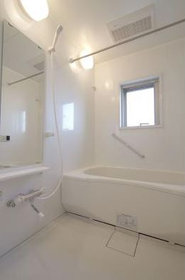 パークキューブ市ヶ谷の浴室|窓付きバスルーム