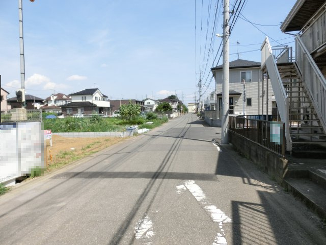鴻巣市稲荷町の売地の前面道路含む現地写真