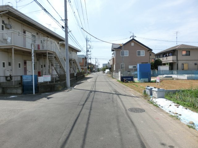 鴻巣市稲荷町の売地の前面道路含む現地写真