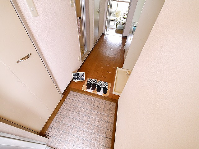 サンガーデン（田井庄町）の玄関|収納もある玄関です