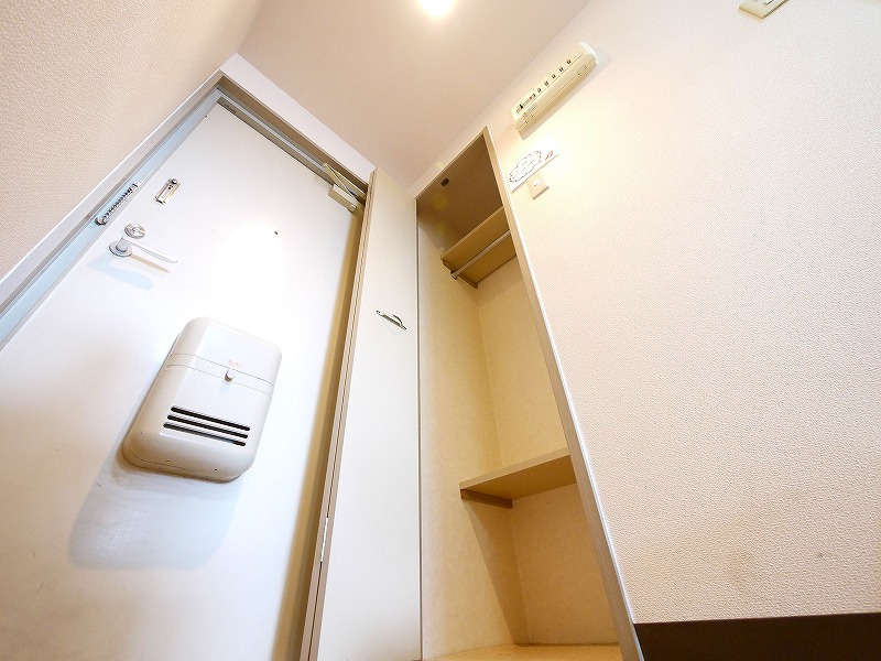 サンガーデン（田井庄町）の玄関|収納もある玄関です