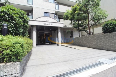 【エントランス】 | メロディーハイム同心パークウエスト | JR大阪環状線桜ノ宮駅から徒歩7分、同線天満駅から徒歩7分、大阪市営地下鉄堺筋線扇町駅から徒歩8分などビッグターミナル梅田へのフットワークもよく、大阪各都市へのアクセスも軽快です。