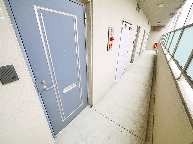 アルヴァローレ三条のその他共用部分|玄関前の廊下です