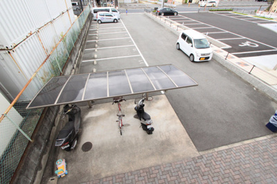 【駐車場】 | アンプルールクラージュ松長 | 駐車スペースもあります