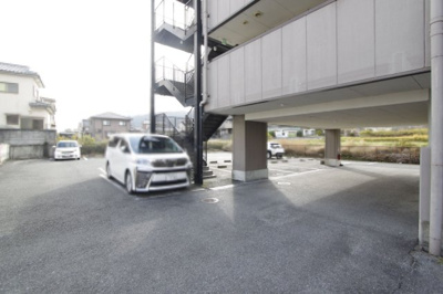 【駐車場】 | エバーグレース当麻
